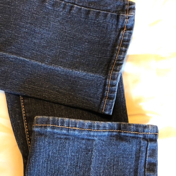 Women’s size 6 Long old navy mid-rise blue jeans - Picture 2 of 10